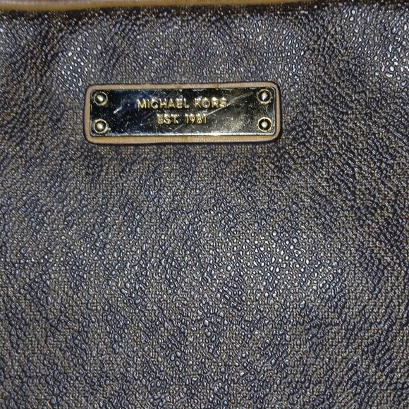 Micheal kors purse - Picture 2 of 4